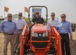 Kubota tặng L-Series Tractor cho nông dân Mỹ